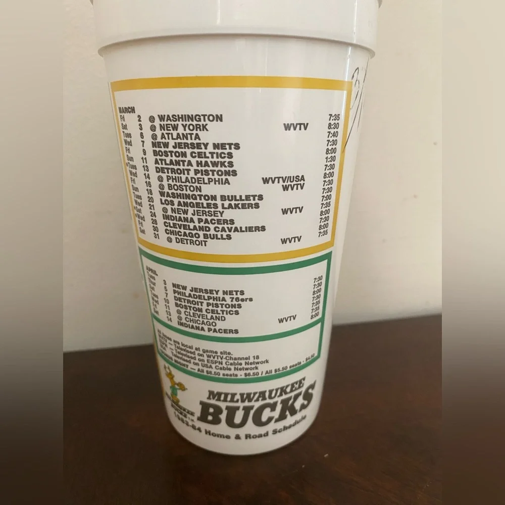 VTG 1983-1984 Milwaukee Bucks Schedule Stadium‎ Cup KC Kings Bullets